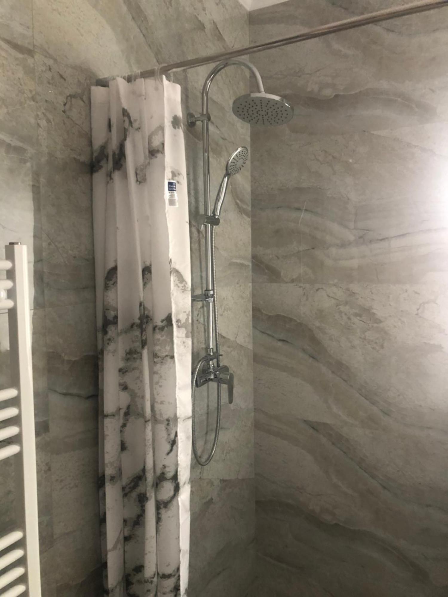 Sub Cetate Hotel Risnov Bagian luar foto