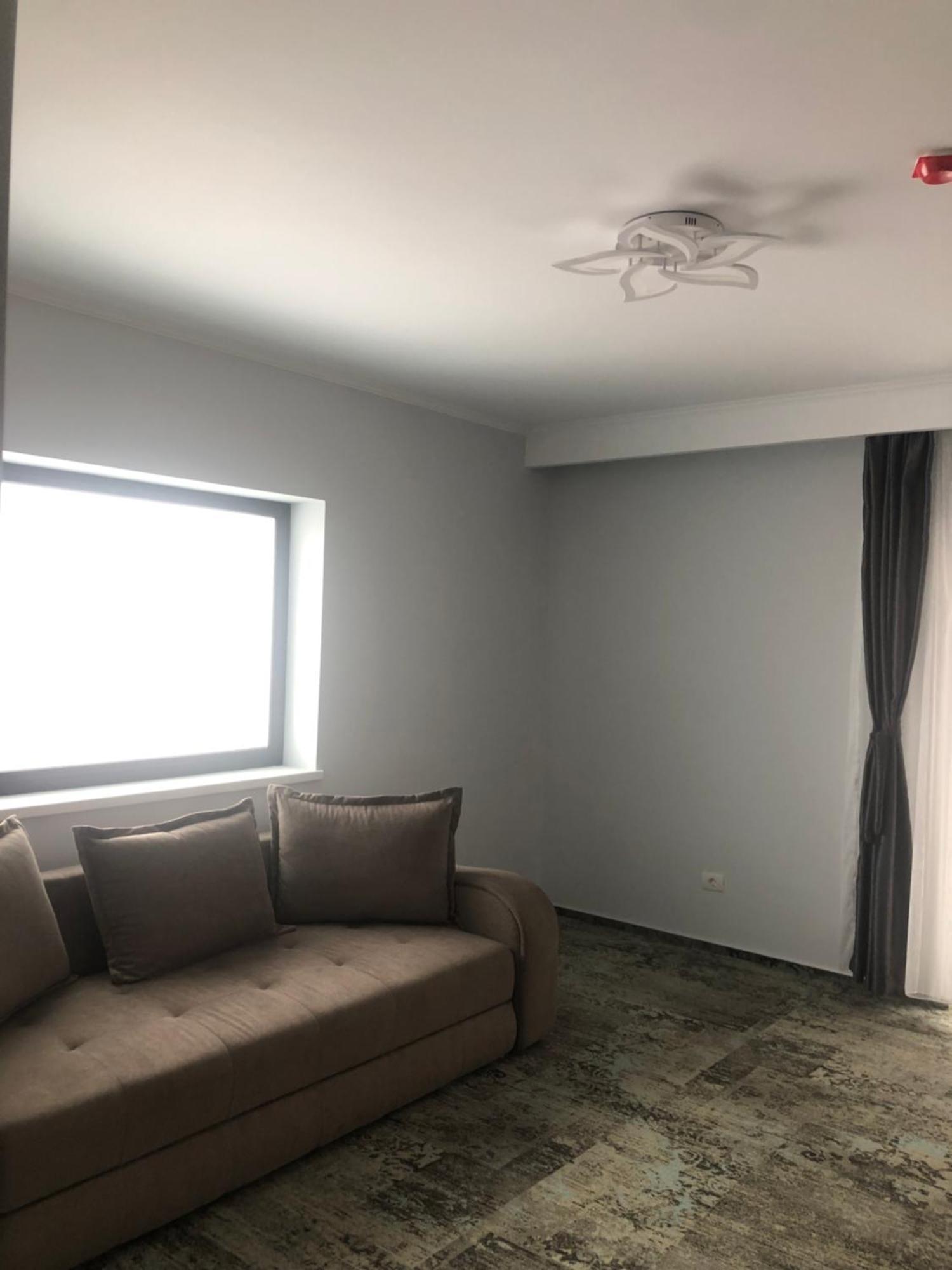 Sub Cetate Hotel Risnov Bagian luar foto