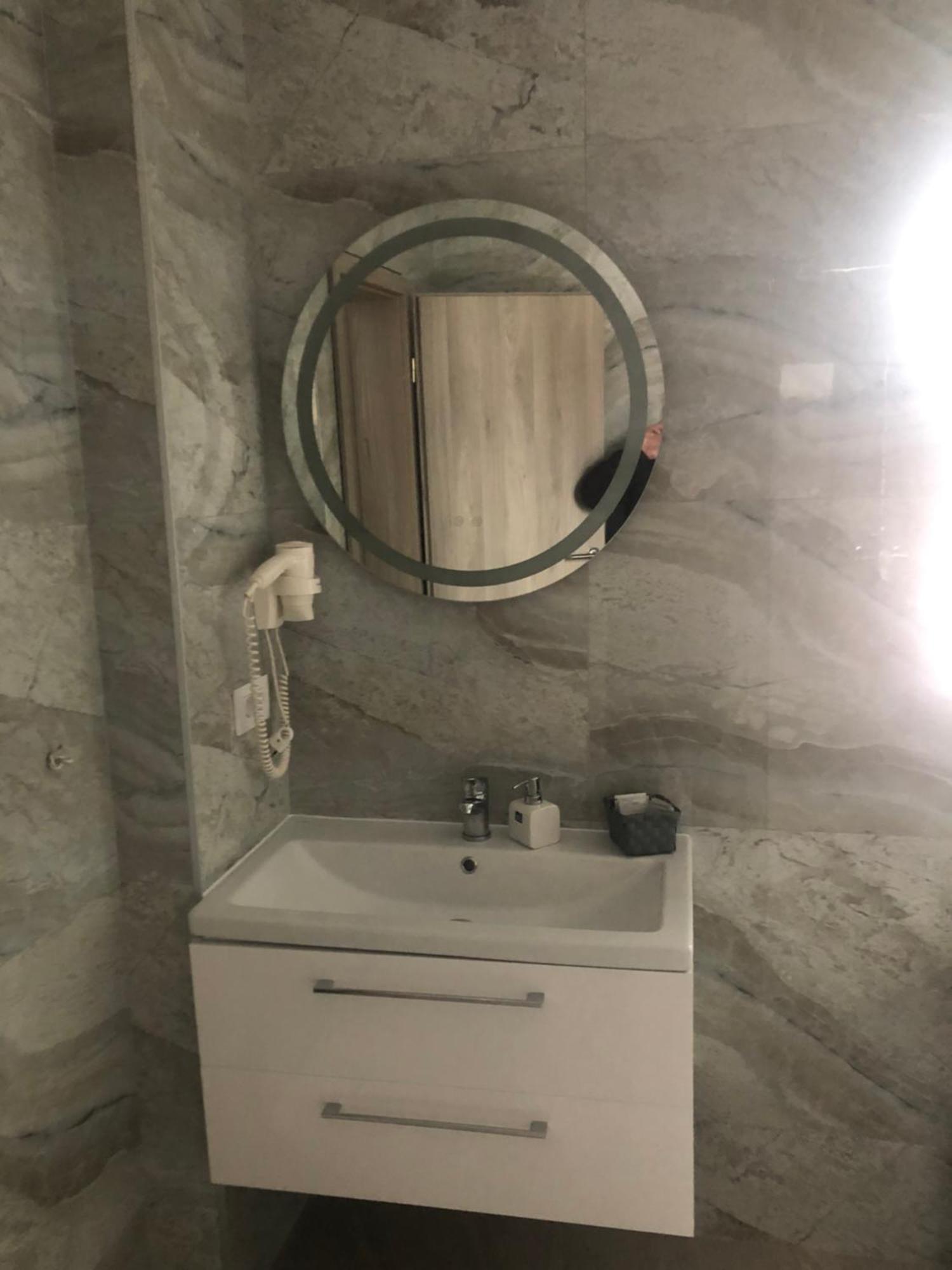 Sub Cetate Hotel Risnov Bagian luar foto