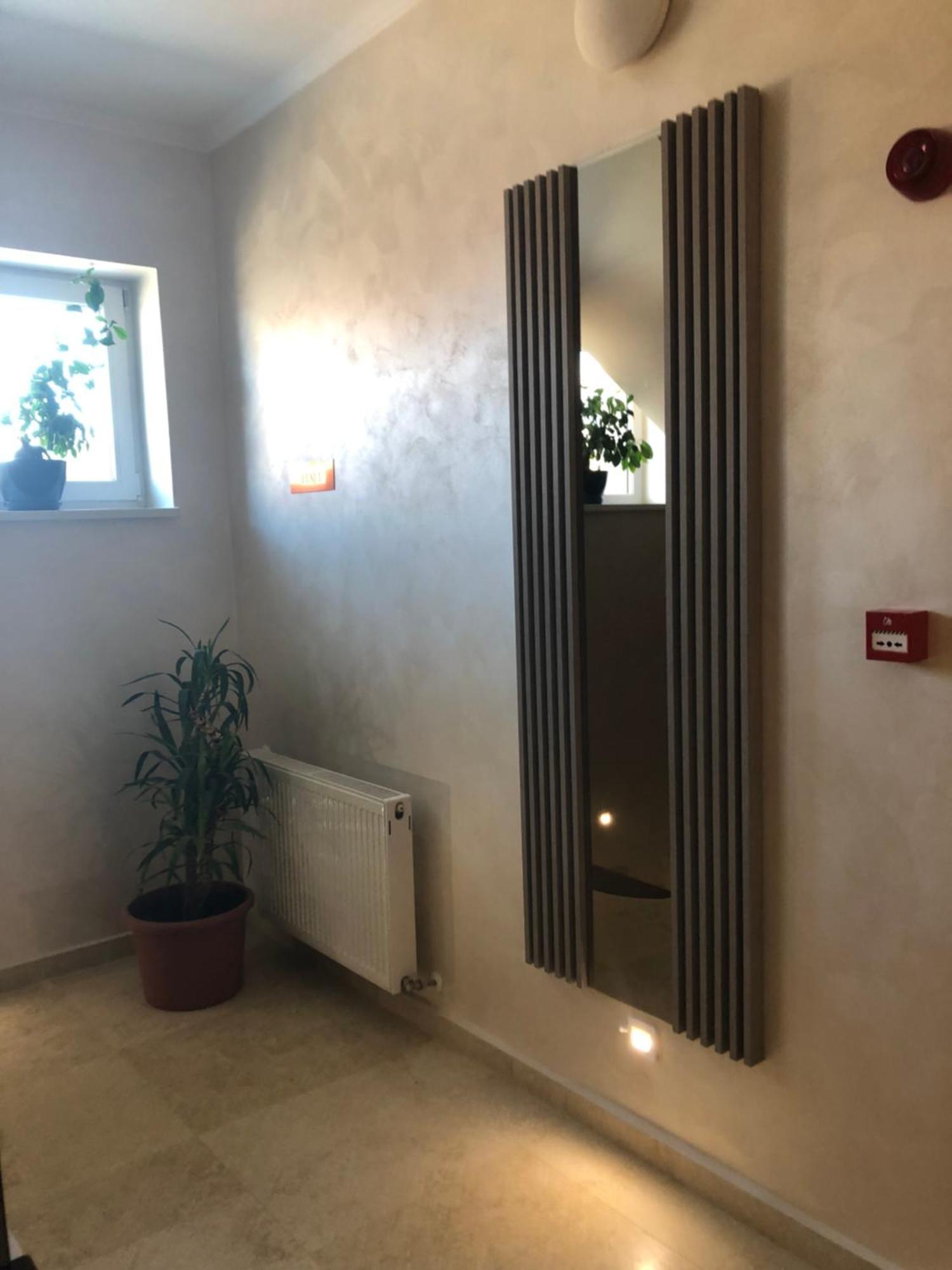 Sub Cetate Hotel Risnov Bagian luar foto